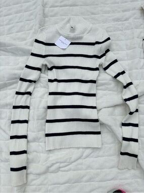 American Eagle Striped Ribbed Turtleneck Sweater - White & Black